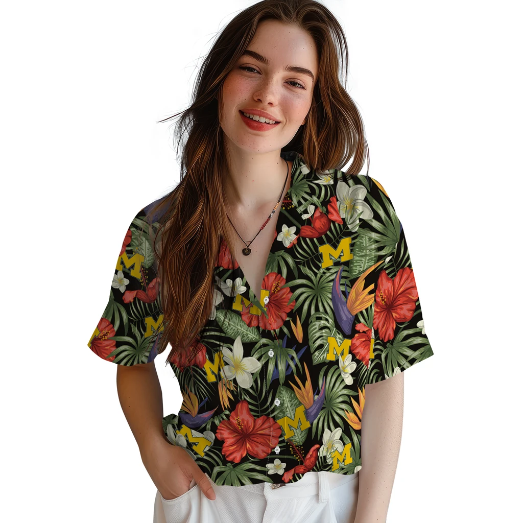 Michigan Wolverines Hawaiian Shirt - Hawaii Floral Hibiscus michigan wolverines hibiscus bird hawaiian shirts latest model
