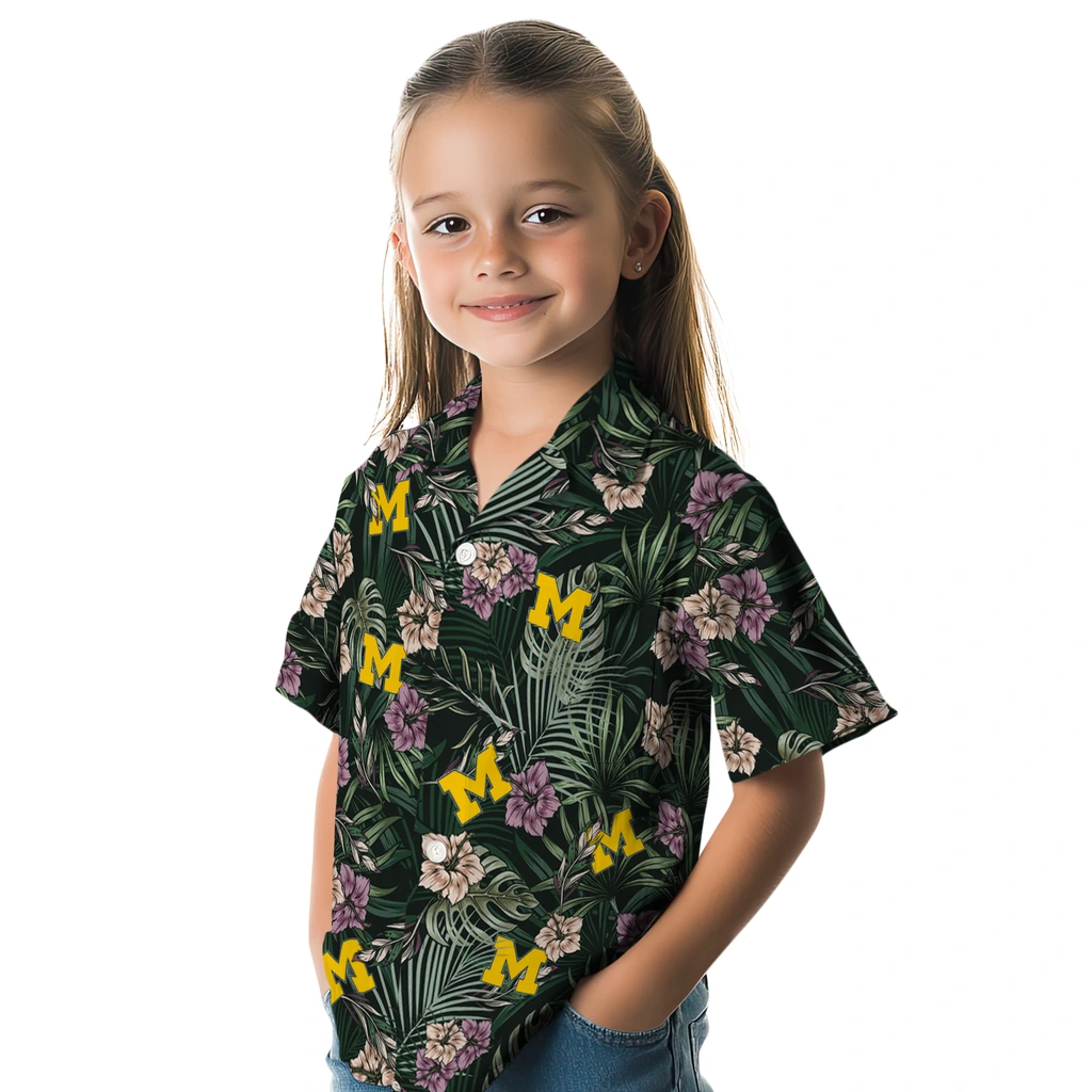 Michigan Wolverines Hawaiian Shirt - Hibiscus Leaves Pattern michigan wolverines hibiscus leaves pattern green hawaiian shirts premium grade