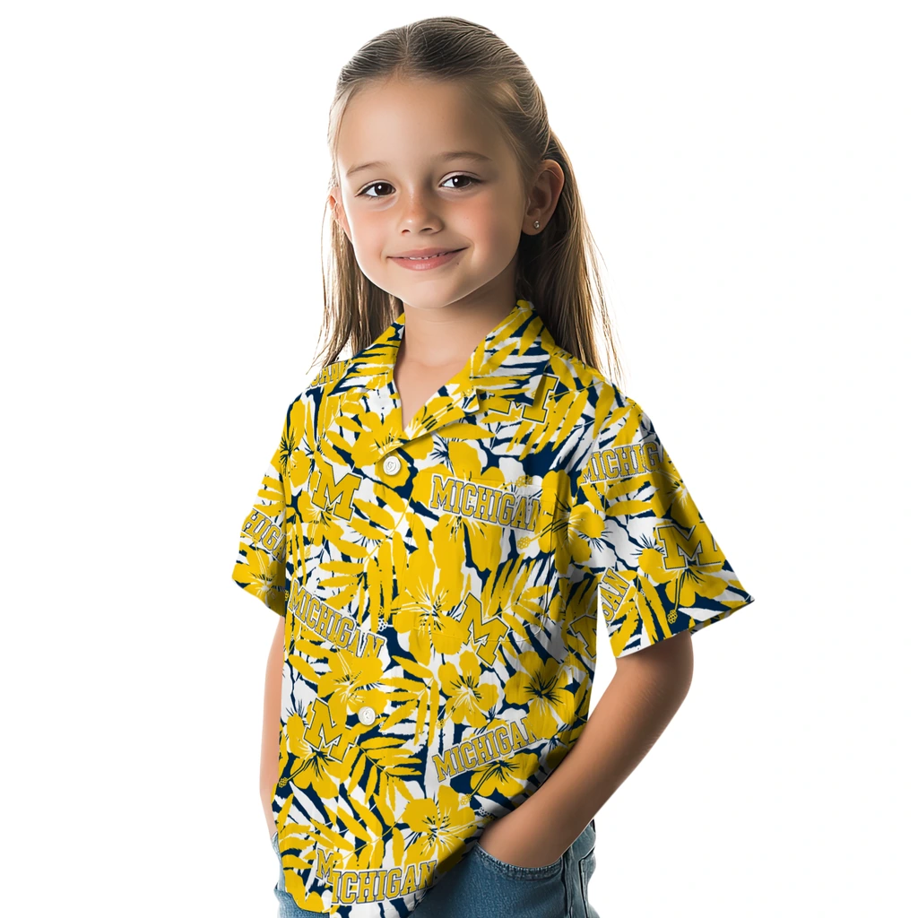 Michigan Wolverines Hawaiian Shirt - Hibiscus Overlay michigan wolverines hibiscus overlay hawaiian shirts premium grade