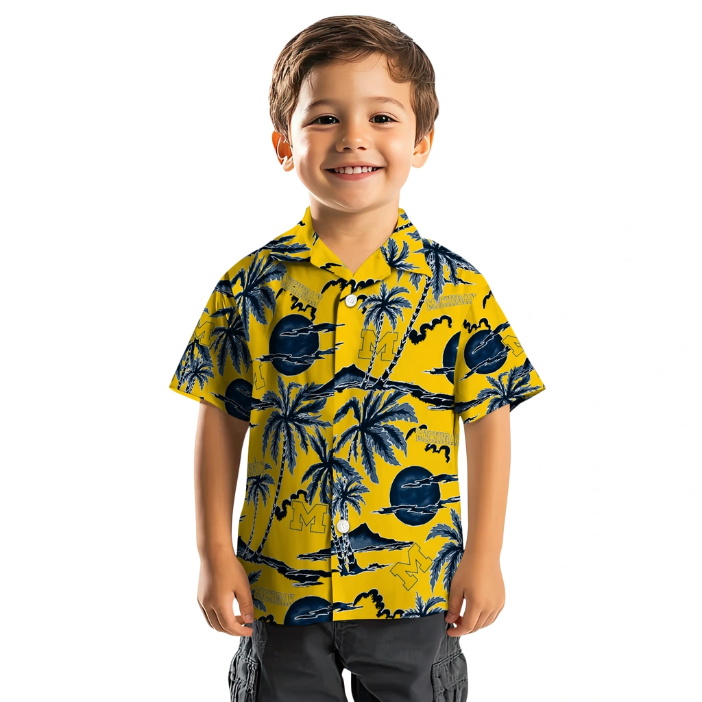 Michigan Wolverines Hawaiian Shirt - Palm Sunset michigan wolverines palm sunset hawaiian shirts top rated