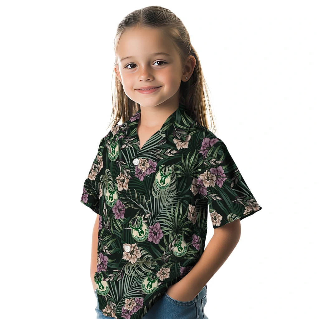 Milwaukee Bucks Hawaiian Shirt - Hibiscus Leaves Pattern milwaukee bucks hibiscus leaves pattern green hawaiian shirts premium grade